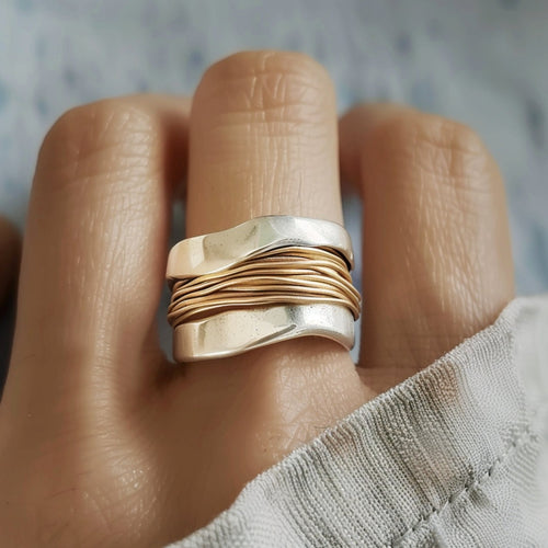 Bague en argent avec fils dorés