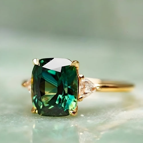 Bague élégante carrée émeraude